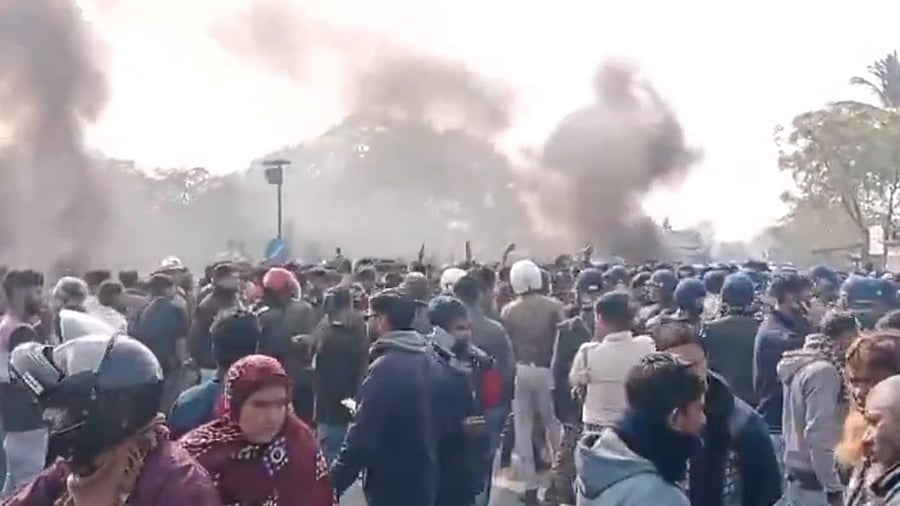 <div class="paragraphs"><p>Brickbatting left at least 12 people injured, several of them media personnel.</p></div>