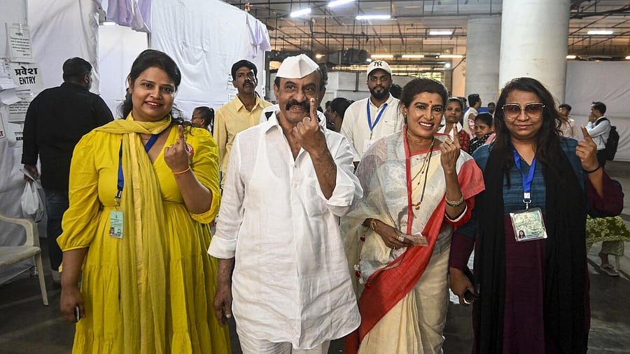 <div class="paragraphs"><p>Gangster-turned-politician Arun Gawli, his wife Asha Gawli and daughters Geeta Gawli and Yogita Gawli show their fingers marked with indelible ink after casting their votes at a polling booth during the Brihanmumbai Municipal Corporation (BMC) elections, in Mumbai, Maharashtra.</p></div>