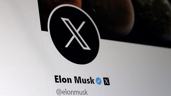 <div class="paragraphs"><p>Elon Musk Twitter account</p></div>