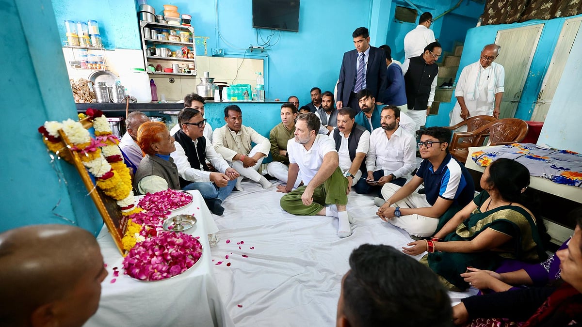Rahul Gandhi Visits Indore Hospital, Meets Water Contamination Victims