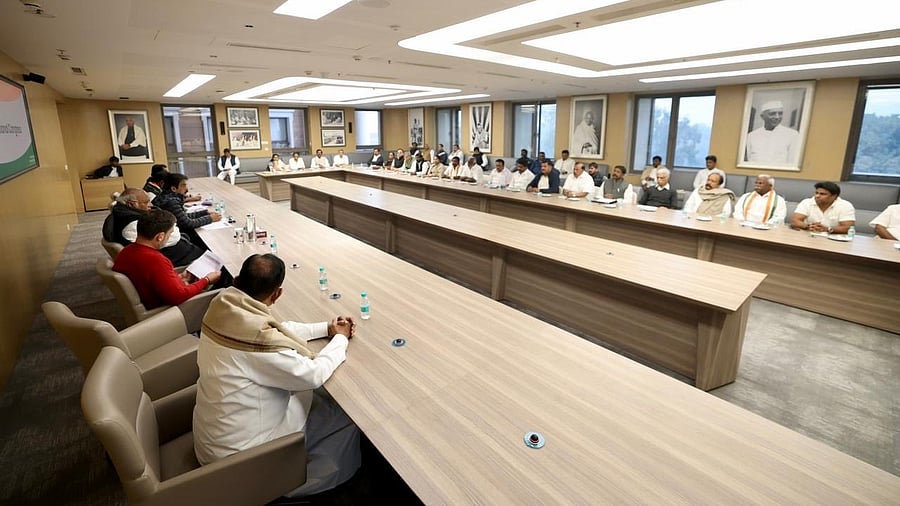 <div class="paragraphs"><p>Tamil Nadu Congress leaders at the meeting with party High Command.&nbsp;</p></div>