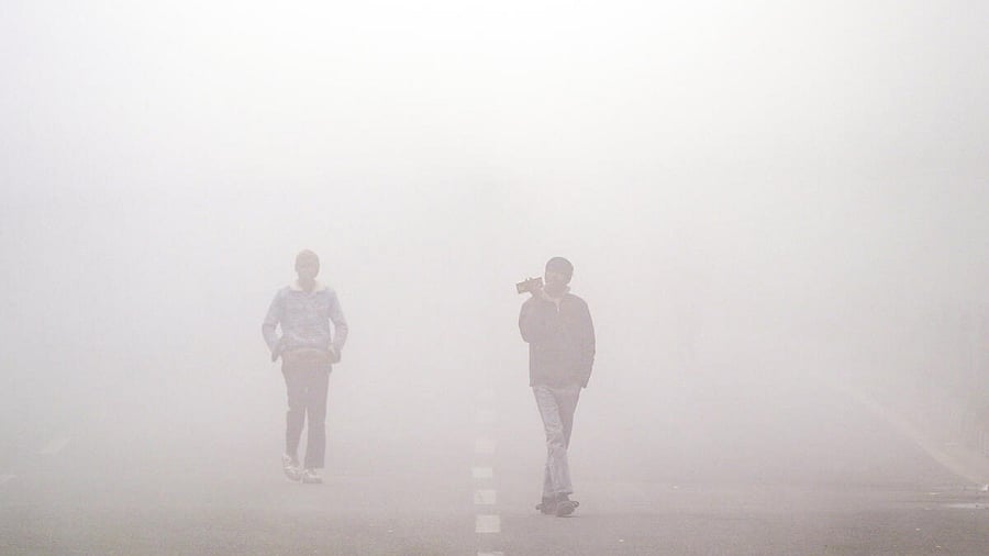 <div class="paragraphs"><p>Winter fog in Delhi</p></div>