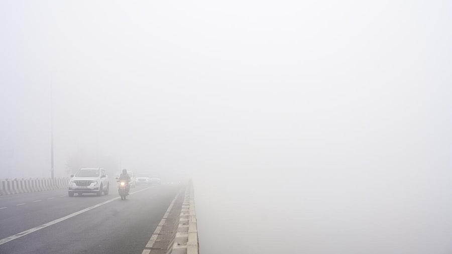 <div class="paragraphs"><p>Winter fog in Delhi</p></div>