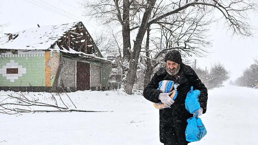 <div class="paragraphs"><p>resident carries food delivered by Ukrainian police officers in the front line village of Dolynka, amid Russia's attack on Ukraine, in Zaporizhzhia region, Ukraine.</p></div>