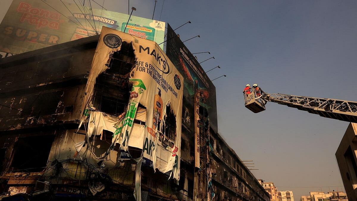 Karachi Mall Fire Death Toll Climbs to 14, Rescue Efforts Continue