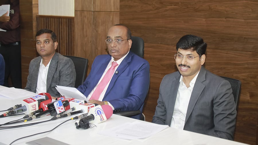 <div class="paragraphs"><p>State Election Commissioner G S Sangreshi (centre) with Bengaluru Central Corporation Commissioner Rajendra Cholan (left) and Greater Bengaluru Authority Special Commissioner Ramachandran R address a press conference in the city on Monday.</p></div>