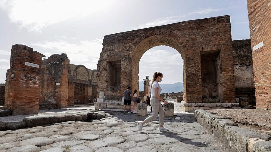 <div class="paragraphs"><p>Italy's ancient Pompeii archaeological site reopens</p></div>