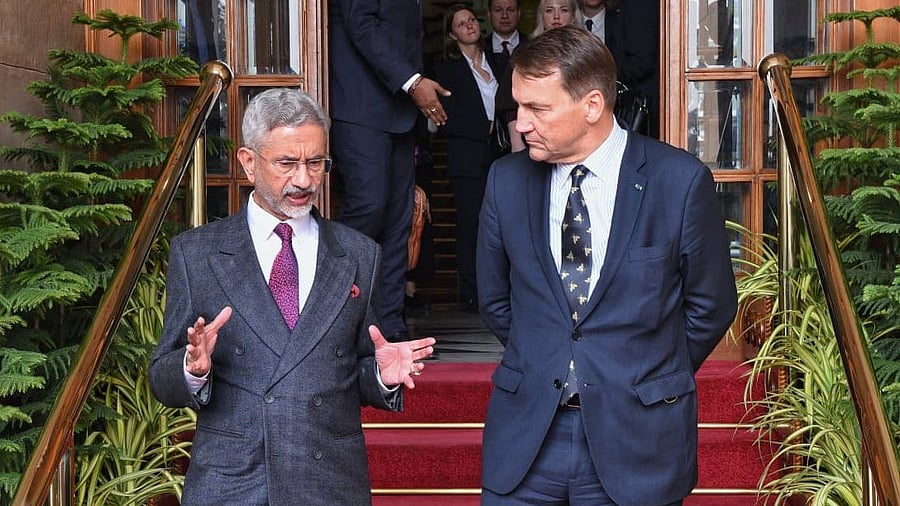 <div class="paragraphs"><p>External Affairs Minister S. Jaishankar with Poland's Deputy Prime Minister and Foreign Affairs Minister Radoslaw Sikorski during a meeting, in New Delhi.</p></div>