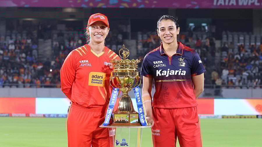 <div class="paragraphs"><p>(L -R)&nbsp;Gujarat Giants Capt. Ashleigh Gardner and RCB Capt.&nbsp;Smriti Mandhana.</p></div>