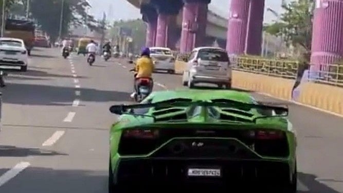 <div class="paragraphs"><p>The green&nbsp;Lamborghini Huracan seen on Mysuru road</p></div>