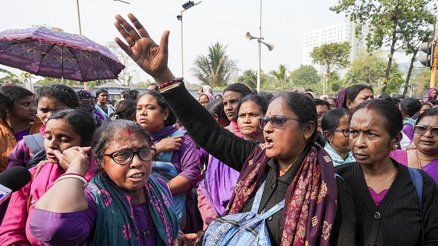 <div class="paragraphs"><p>ASHA workers during a protest at Health Bhavan amidst an ongoing work stoppage called by the West Bengal ASHA Workers’ Union</p></div>