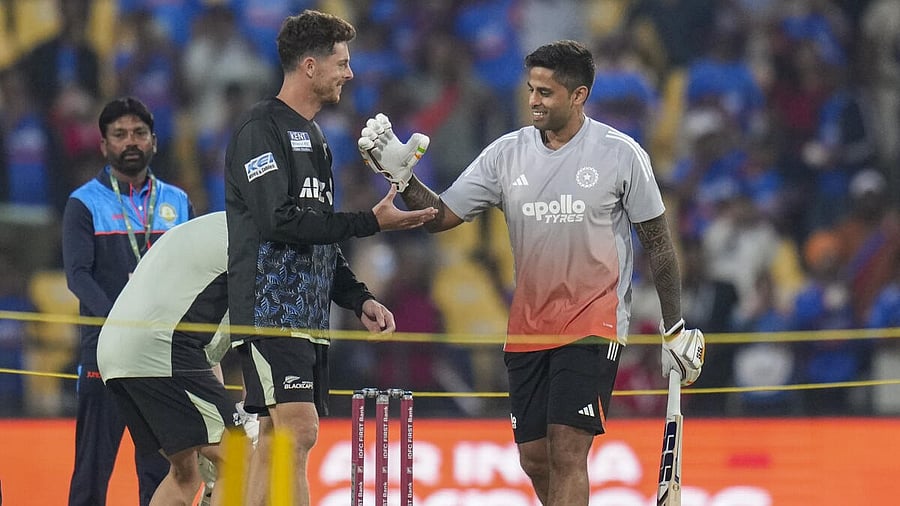 <div class="paragraphs"><p>New Zealand skipper Mitchell Santner (left) with Indian counterpart Suryakumar Yadav.&nbsp;</p></div>