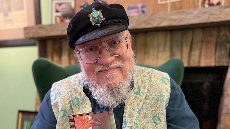 <div class="paragraphs"><p>George R R Martin.</p></div>