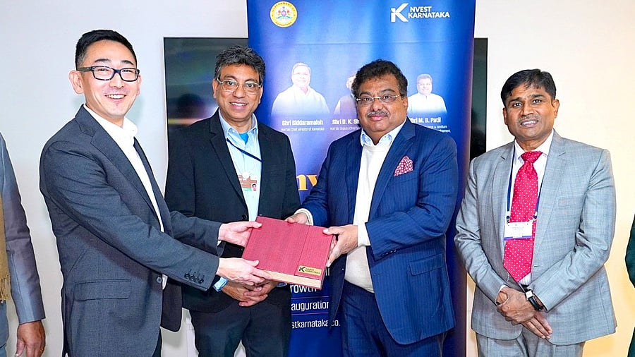 <div class="paragraphs"><p>Karnataka Minister MB Patil with officials from Xylem.&nbsp;</p></div>