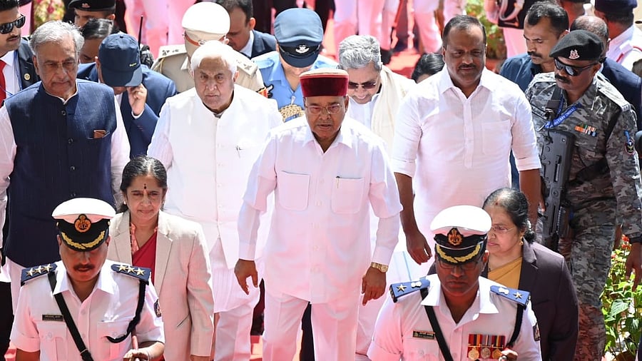 <div class="paragraphs"><p>Governor Thawarchand Gehlot leaves without reading the speech.</p></div>