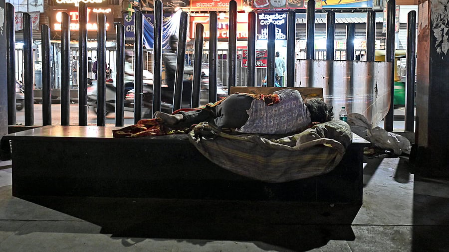 Police advise calling 112 first and then contacting an NGO. DH PHOTO/PUSHKAR V