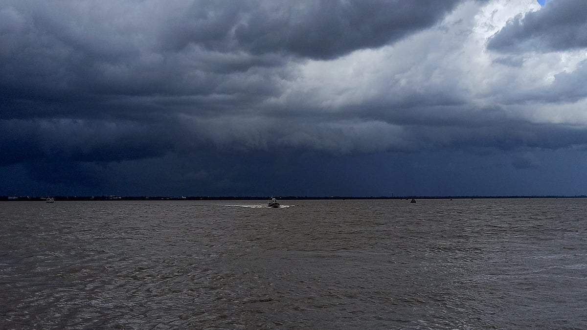12 Bangladeshi Sailors Rescued from Sinking Vessel in West Bengal River