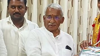 <div class="paragraphs"><p>Excise Minister R B Timmapur.</p></div>