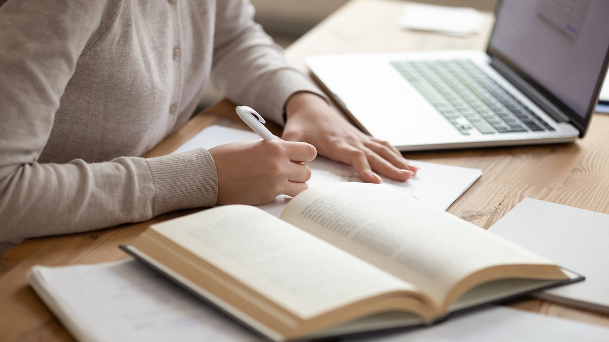 Women's Research Faces Longer Peer Review Times: PLOS Biology Study