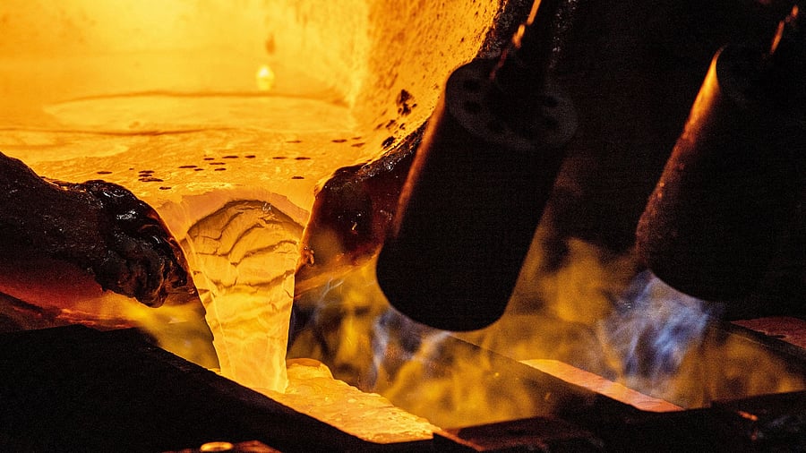 <div class="paragraphs"><p>FILE PHOTO: Melted gold flows out of a smelter into a mould of a bar at a plant of gold and silver refiner and bar manufacturer.</p></div>