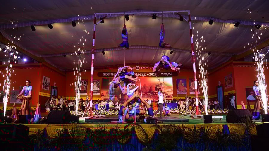 <div class="paragraphs"><p>Commenting on Visakhapatnam Steel Plant in Andhra Pradesh, he said, it had been decided to close down this plant due to loss. </p></div>