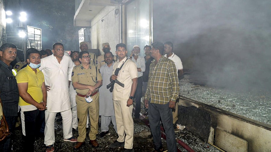<div class="paragraphs"><p>Telangana minister Mohammad Azharuddin visits the spot after a fire broke out in a four-storey building, at Nampally in Hyderabad, Saturday, Jan. 24, 2026. At least three to four people are suspected to be trapped inside the building. PTI</p></div>