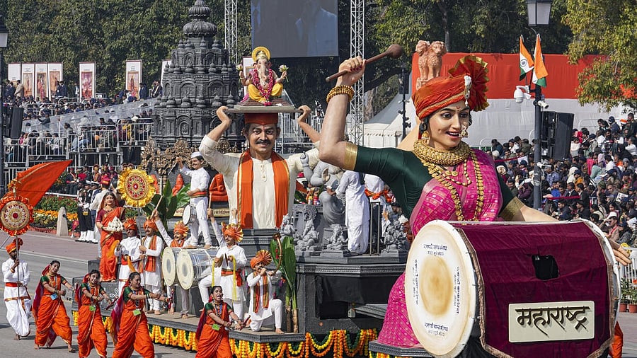 <div class="paragraphs"><p>Artistes perform as the Maharashtra state tableau rolls down the Kartavya Path during the 77th Republic Day Parade, in New Delhi.</p></div>