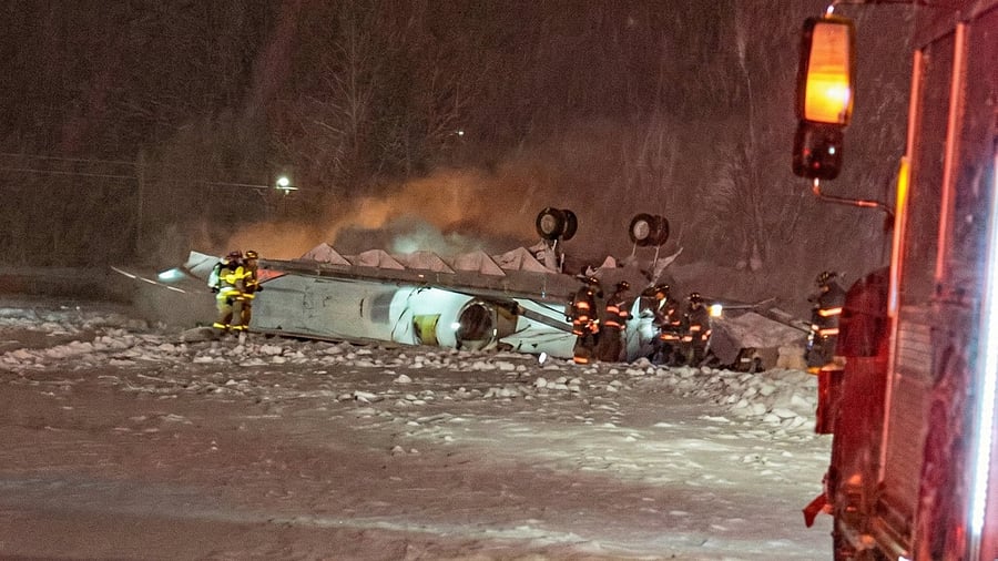 <div class="paragraphs"><p>Plane crash at Maine airport.</p></div>