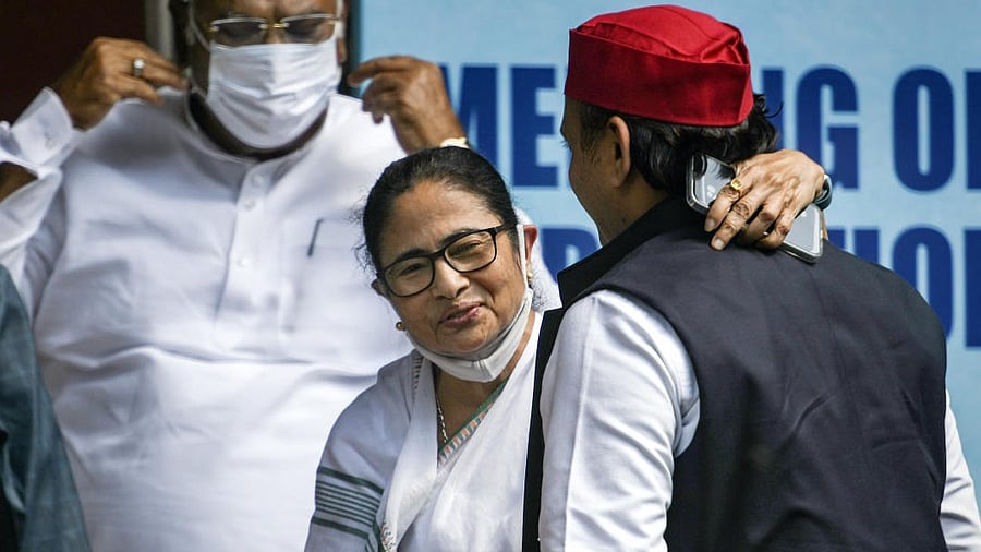 <div class="paragraphs"><p>File Photo: West Bengal Chief Minister and TMC chief Mamata Banerjee with Samajwadi Party chief Akhilesh Yadav.</p></div>