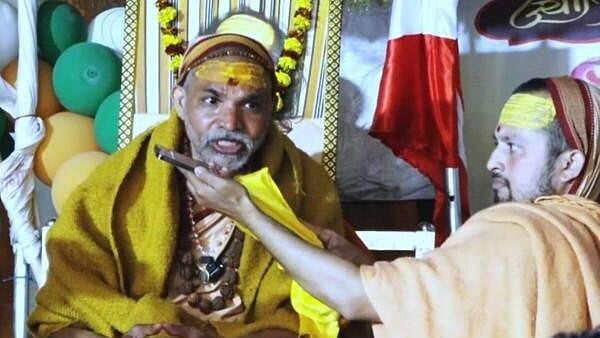 UP Official Suspended After Resigning in Protest Over Hindu Seer's 'Humiliation'