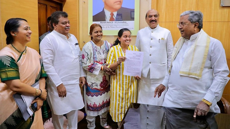 <div class="paragraphs"><p>Chaitanya was given her appointment order by Chief Minister Siddaramaiah.</p></div>