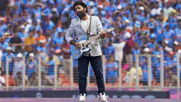 <div class="paragraphs"><p>Singer Arijit Singh performs during a special performance</p></div>
