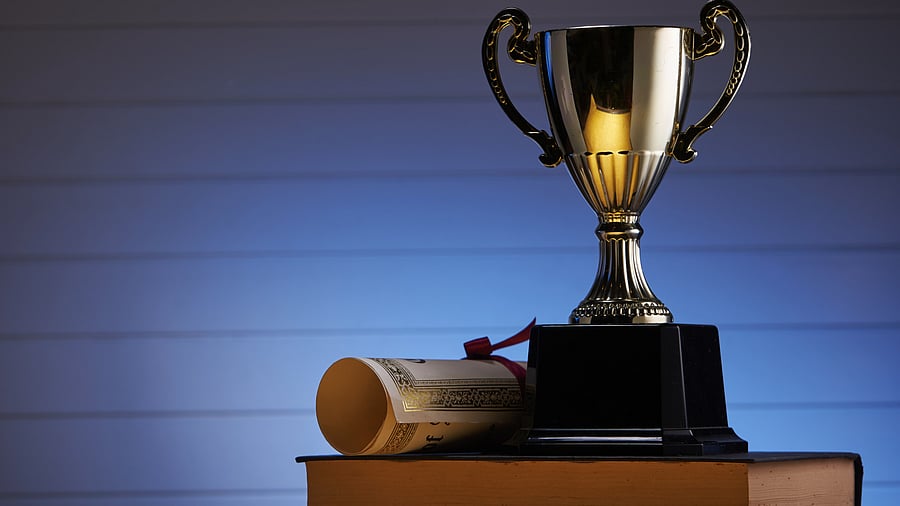 <div class="paragraphs"><p>Representative image of a trophy.</p></div>