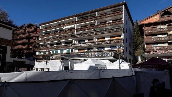 Swiss Prosecutors Expand Fatal Fire Investigation to Include Local Authorities