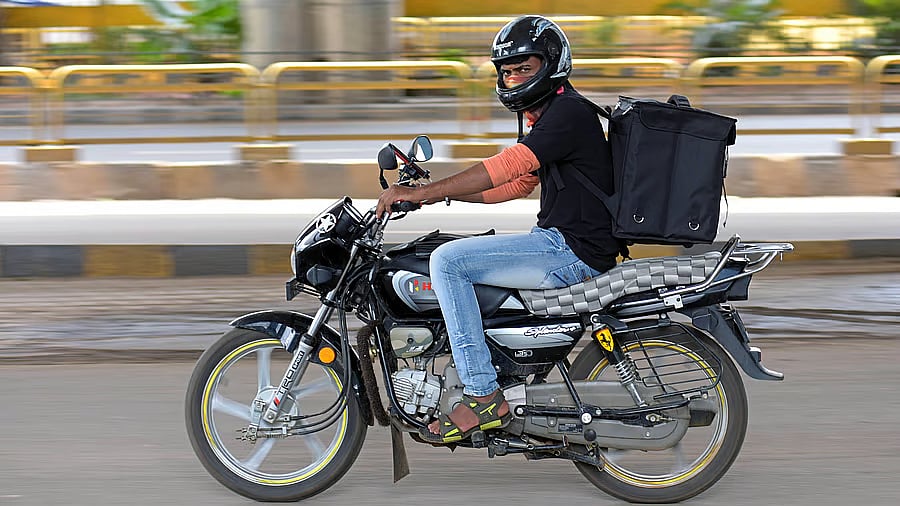 Economic Survey Reveals 40% Gig Workers Earn Below Rs 15,000 Monthly
