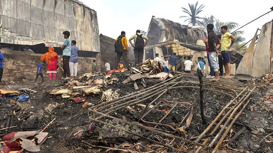 <div class="paragraphs"><p>People gather near the charred remains of a fire at a warehouse, in Kolkata, Monday, Jan. 26, 2026. A fire broke out in a warehouse in the Nazirabad area of Anandapur, Kolkata, in the early hours of Monday, causing at least seven feared deaths and multiple missing persons.</p></div>