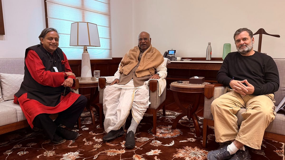 Shashi Tharoor Meets Congress Leadership, Rules Out Kerala CM Candidacy