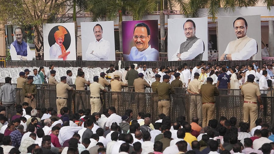 <div class="paragraphs"><p>People gather at Vidya Pratishthan College ground for Maharashtra Deputy Chief Minister Ajit Pawar's funeral, at Baramati in Pune district.</p></div>
