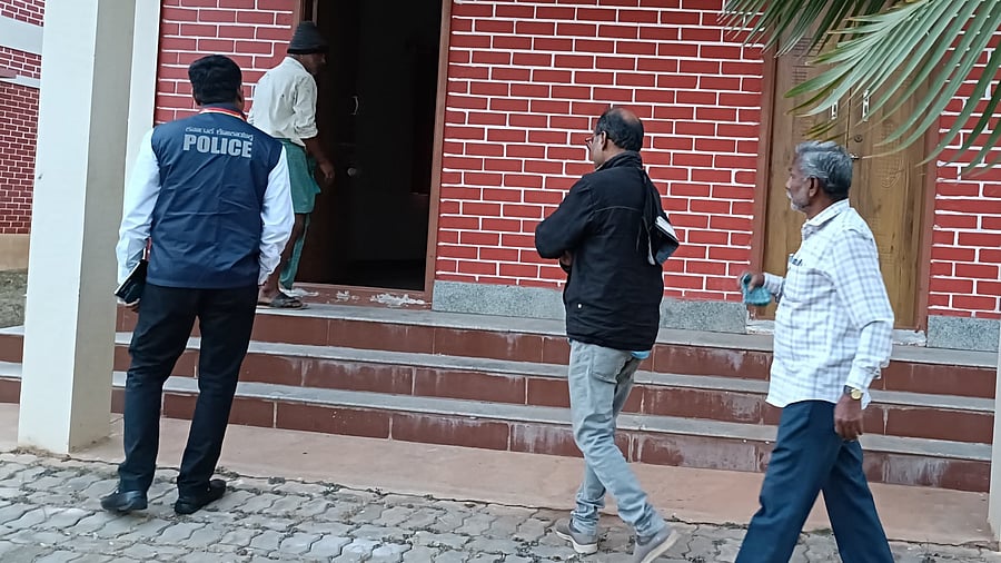 <div class="paragraphs"><p>Lokayukta police officials inspect a property allegedly belonging to the accused officer.</p></div>
