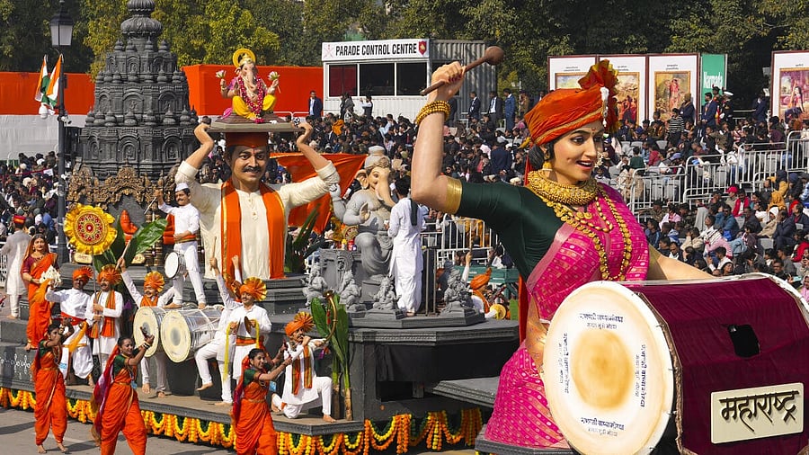 <div class="paragraphs"><p>Maharashtra tableau rolls past during the 77th Republic Day Parade at Kartavya Path, in New Delhi.</p></div>
