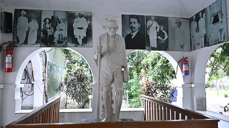 <div class="paragraphs"><p>Mahatma Gandhi’s statue at the Bhitiharwa Ashram, where he stayed and spearheaded the Champaran campaign in 1917.</p></div>