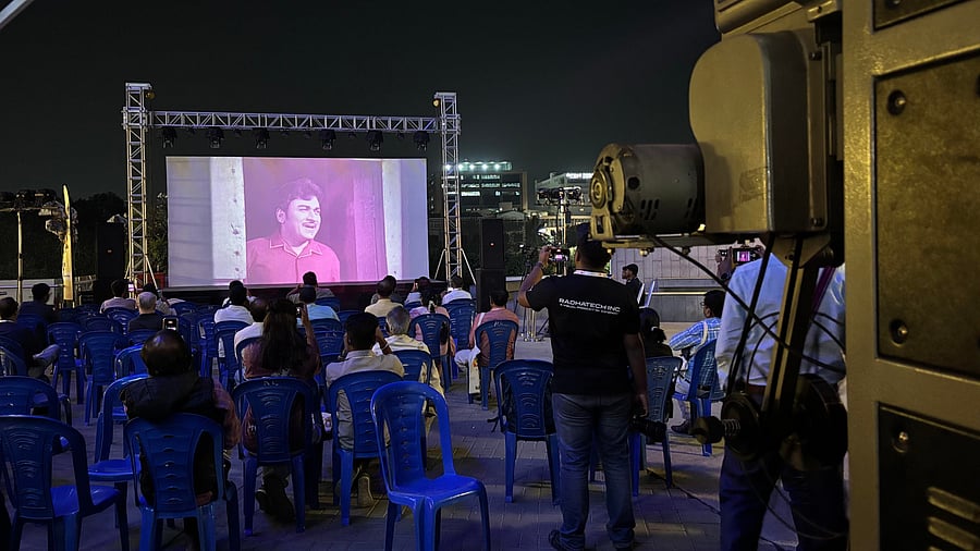 <div class="paragraphs"><p>The open-air screening series by Karnataka Chalanachitra Academy kicked off with the screening of evergreen Kannada classic ‘Bangarada Manushya’, on Friday. </p></div>