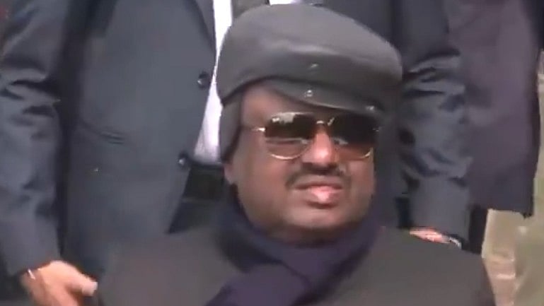 <div class="paragraphs"><p>'I am here on a fact-finding exercise, not on a fault-finding exercise,' the governor said after visiting the spot.</p></div>