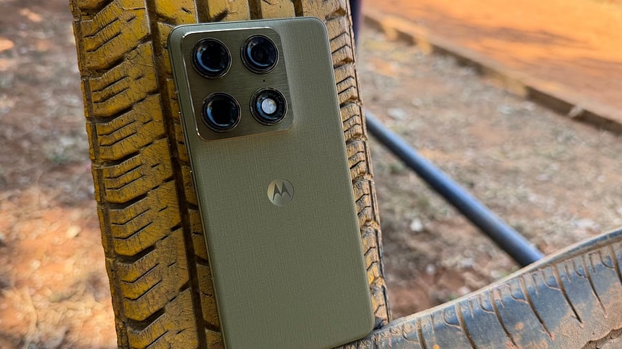 <div class="paragraphs"><p>Motorola Signature.</p></div>