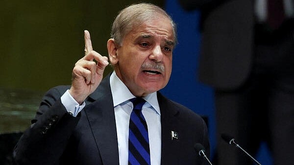 Pakistan PM Sharif Urges De-escalation in West Asia in Call with Iran President