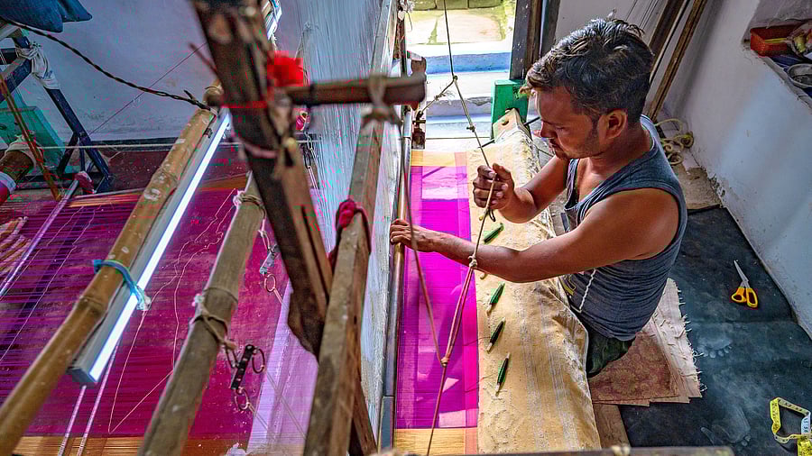 A traditional weaver at Pranpur village, Chanderi. 