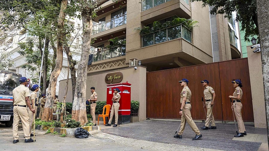 <div class="paragraphs"><p>Police personnel stand guard outside filmmaker Rohit Shetty's house after unidentified persons opened fire at his multi-storey residence, at Juhu area, in Mumbai, Maharashtra.</p></div>
