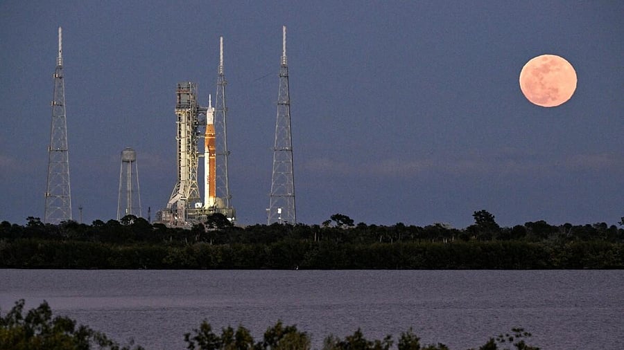 <div class="paragraphs"><p>A full moon rises near the Space Launch System, with the Orion crew capsule, at launch complex 39B.</p></div>