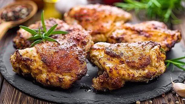 <div class="paragraphs"><p>Representative image of chicken.</p></div>