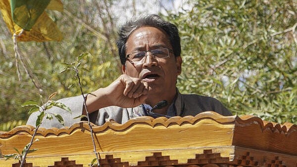 Wangchuk's Wife Alleges Videos Not Played, Only Thumbnails Shown in Detention